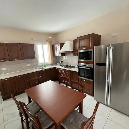 Apartment 2 Bdr Large Terrace & Bbq Area