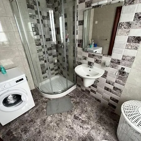 2 Bdr Large Terrace & Bbq Area Apartament